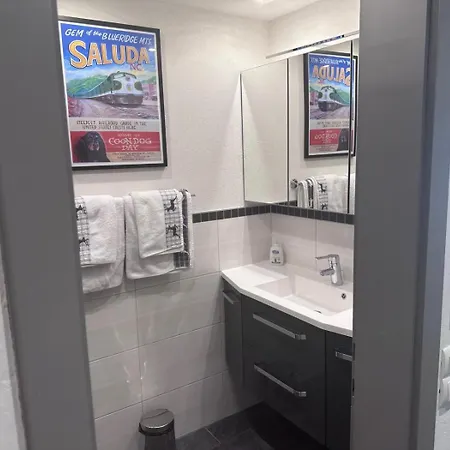 Alphouse By Monicare Apartment