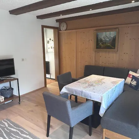 Alphouse By Monicare Apartman *