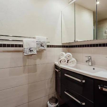 Alphouse By Monicare سيفيلد ان تيرول